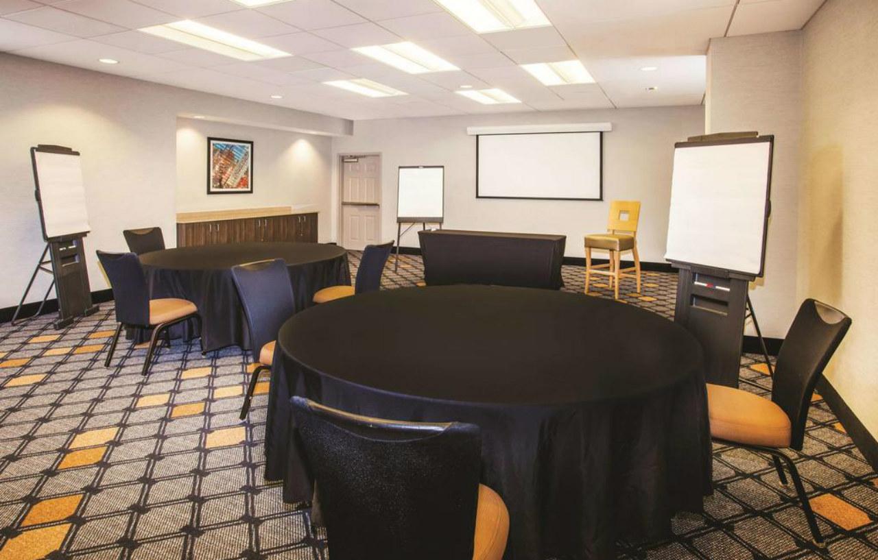 La Quinta Inn & Suites By Wyndham Chicago Downtown Bagian luar foto